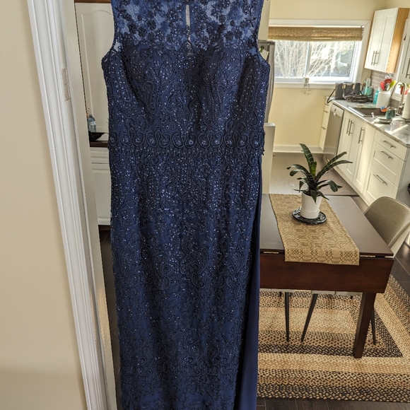 Mother-of-the-bride gown by Montage by Mon Cheri. Navy, size 14 - Picture 8 of 13